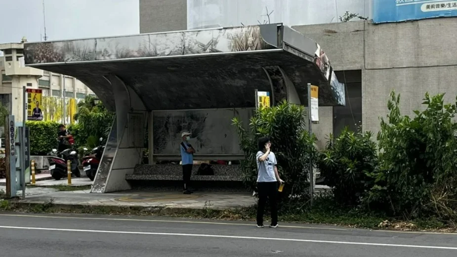 Nantou County Installs Smart Bus Shelters; Public Hopes for More Bus Services